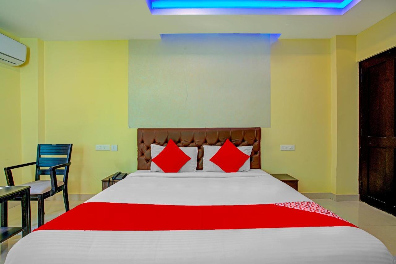 Oyo Flagship 77876 Amigo Suites Kochi Zewnętrze zdjęcie
